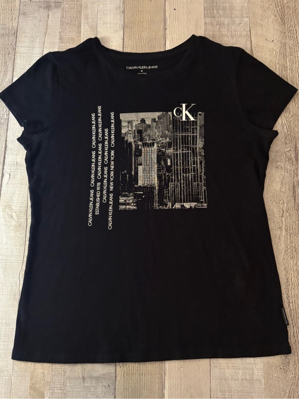 Calvin Klein Jeans Black Graphic T-Shirt – Women’s Size M